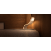 LEDUSB1B led lampa biela na posteli